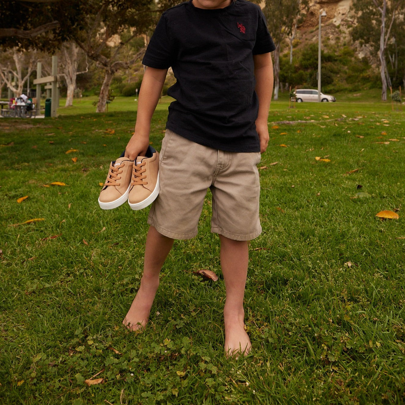 Oomphis boys sneaker slip on elastic laces Leo tan